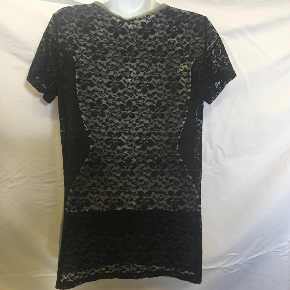 Gently used Vocal top with skull design. - Picture 2 of 3